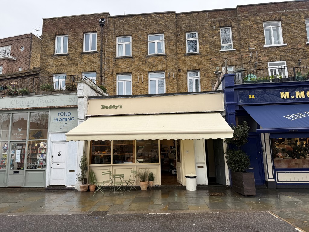 Lot: 19 - LAND WITH POTENTIAL JUST OFF CLAPHAM COMMON - View of front of 25 The Pavement showing doorway